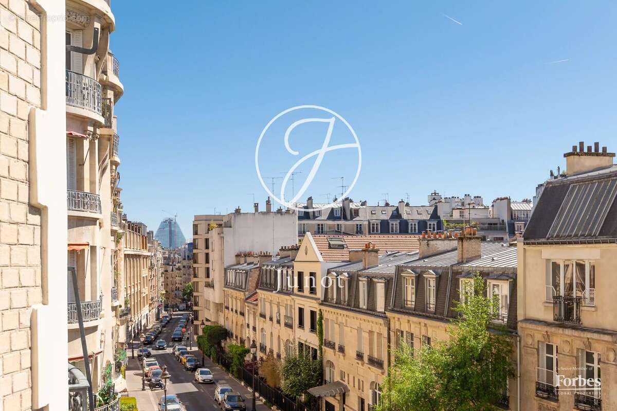 Appartement à PARIS-16E
