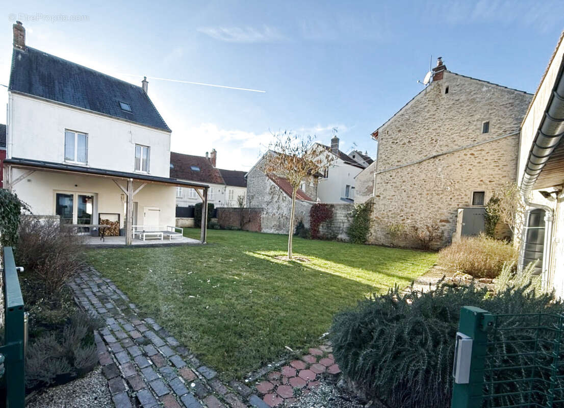 Maison à REBAIS
