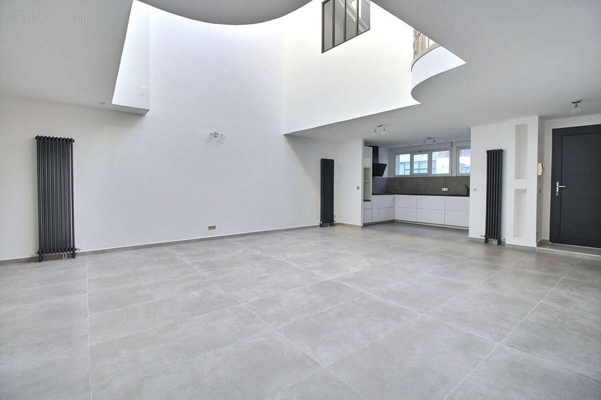 Appartement à LA GARENNE-COLOMBES