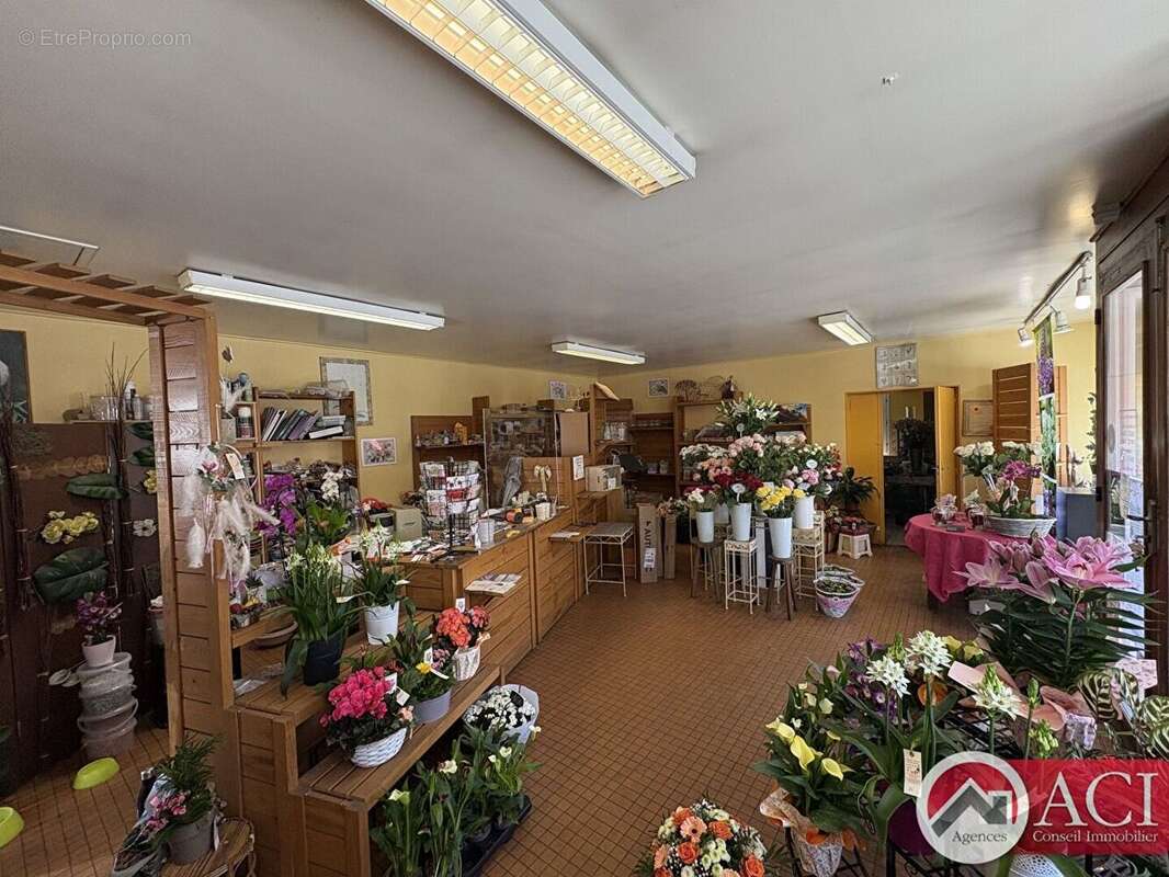 Local commercial proche N1 - photo 2