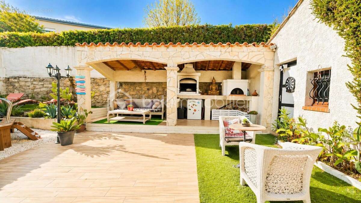 Maison à MONTBAZIN