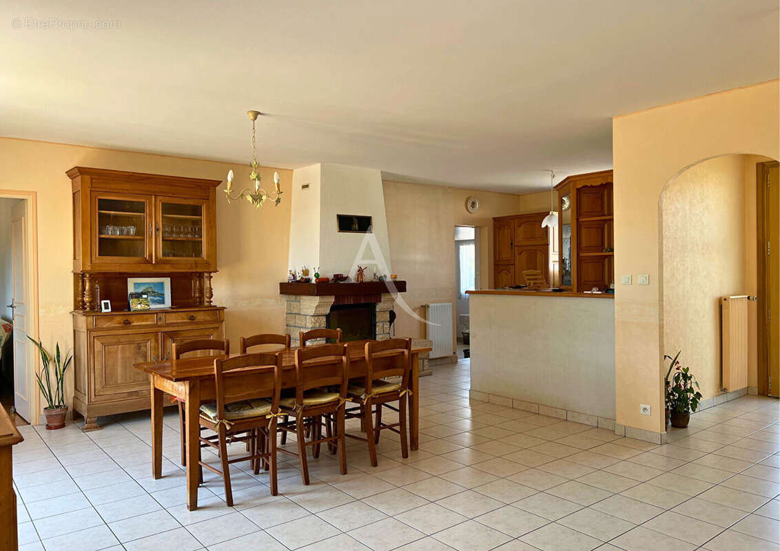 Grande maison familiale à Bouin - Volumes exceptionnels et garage de 100 m² - photo 2