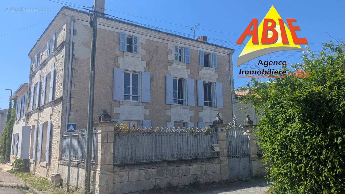 Photo 1 - Maison à SAINT-HILAIRE-LA-PALUD