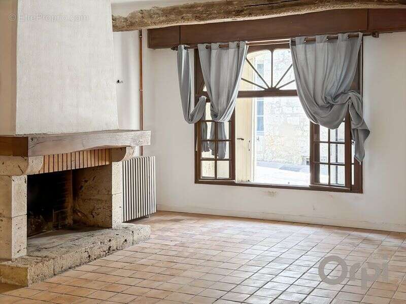 Centre historique de LECTOURE, maison de ville habitable avec petit extérieur à aménager - photo 5