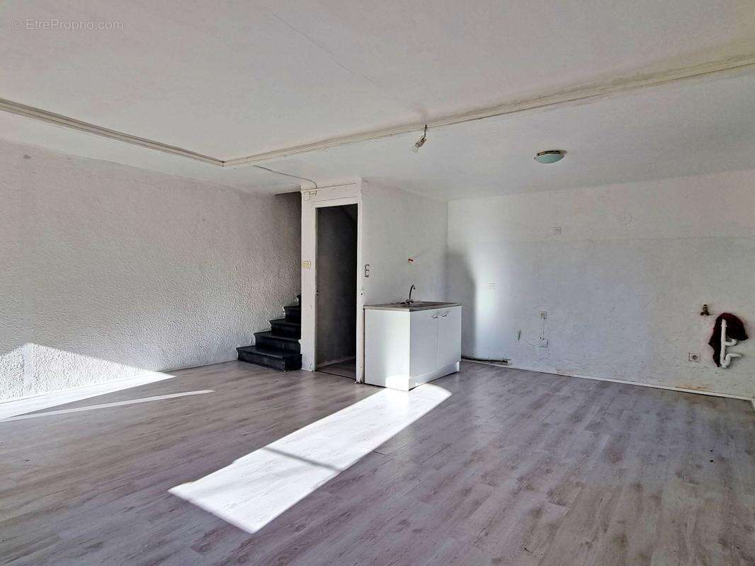 Maison à LE COLLET-DE-DEZE