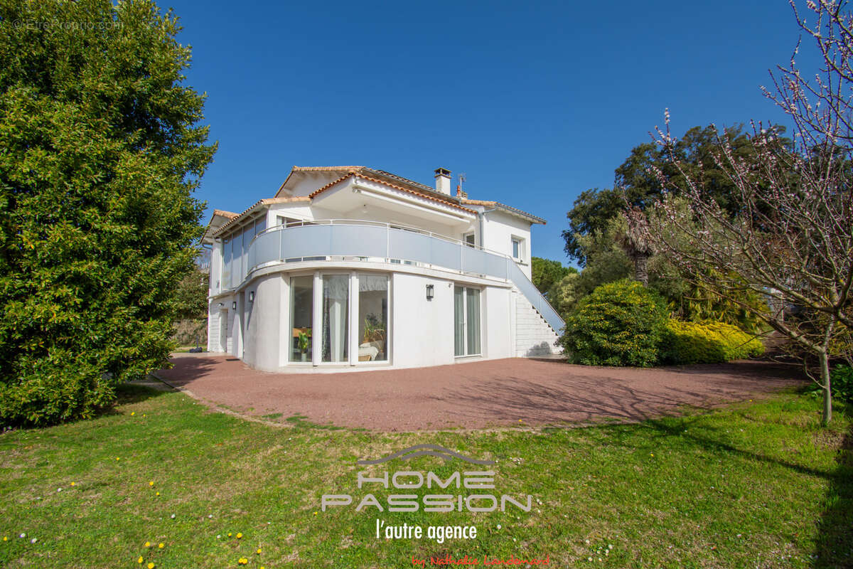 Maison à VAUX-SUR-MER