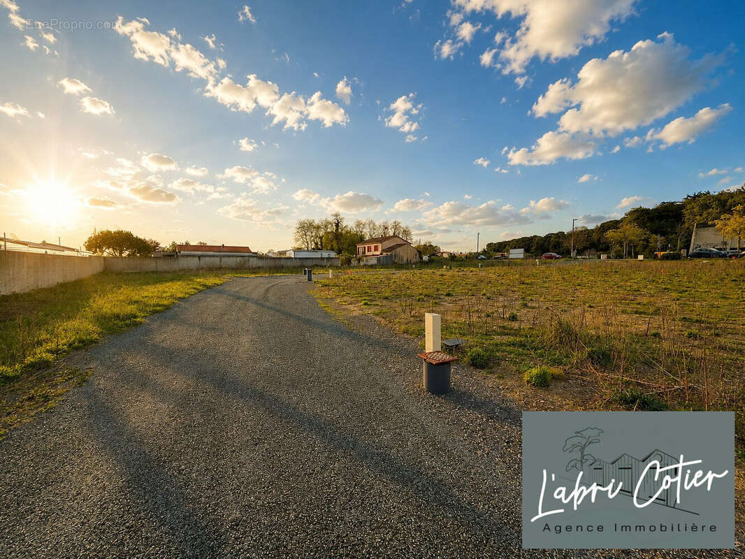 Terrain 292 m² à Saint-Hilaire-De-Riez  - photo 2