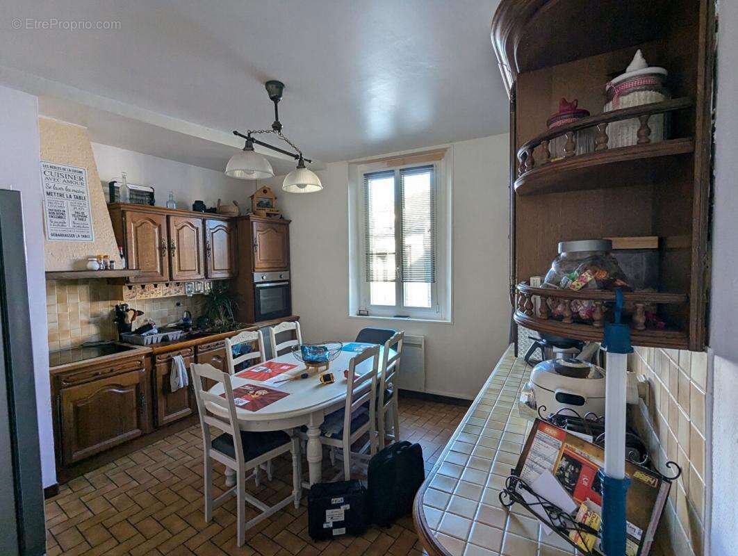 Immeuble de rapport: 2 appartements et local commercial - photo 4