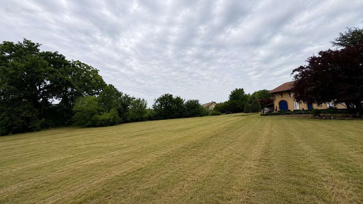 Terrain à CORNY-SUR-MOSELLE