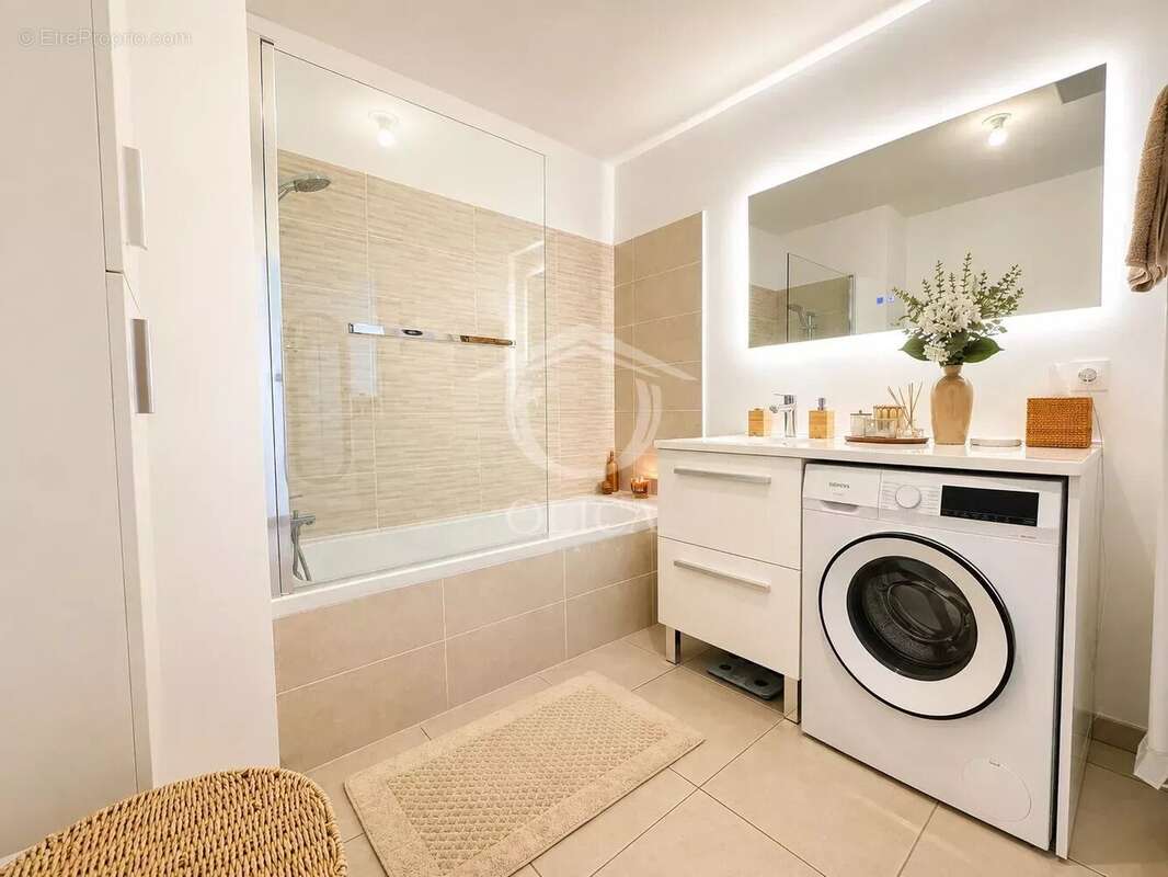 ANTIBES – Rare à la vente ! Superbe 2 pièces récent avec terrasse, garage et dépendances - photo 8