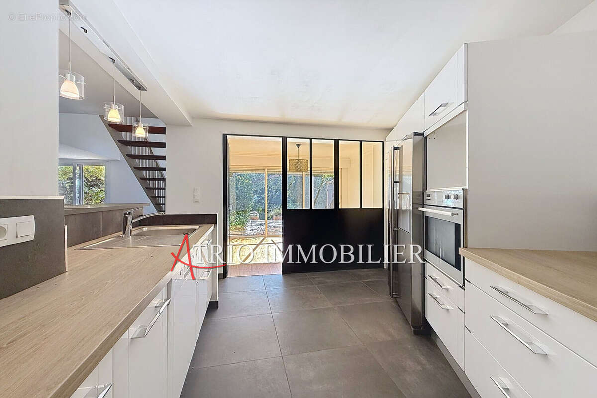 Maison à SAINT-LAURENT-DU-VAR