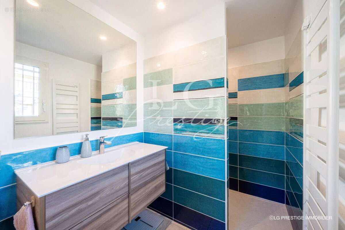 Appartement à MANDELIEU-LA-NAPOULE