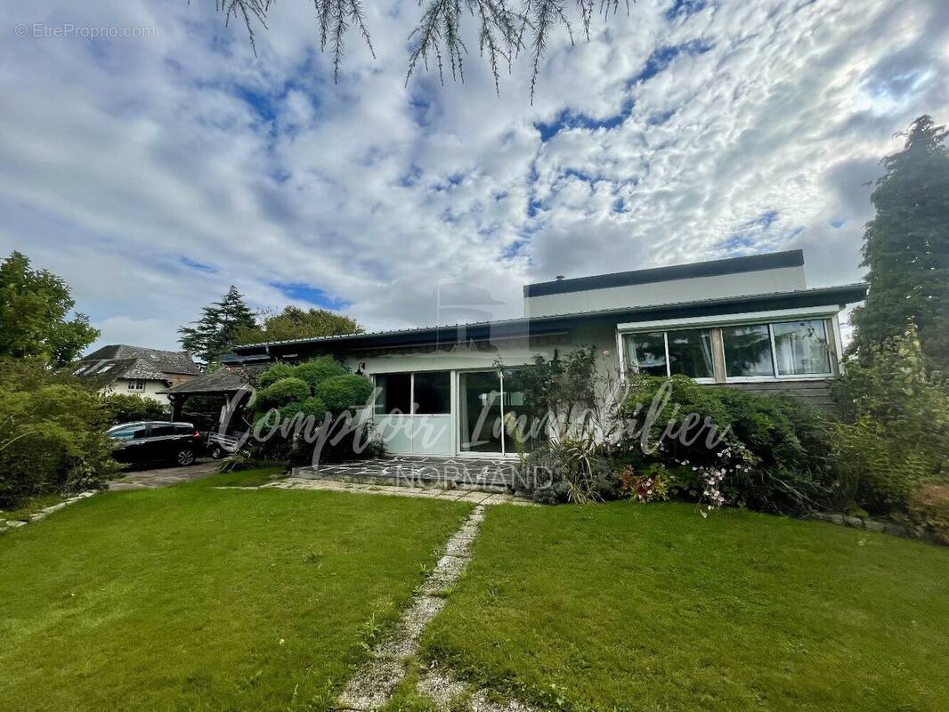 Maison à AVREMESNIL