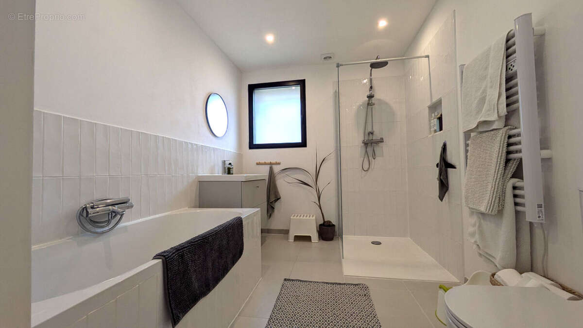 Maison à SAINT-MARTIN-L'ARS