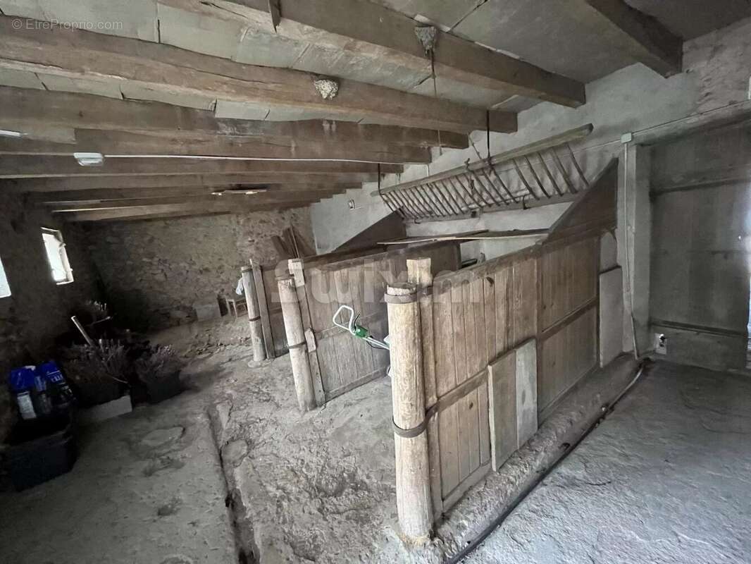 Maison à OUROUX-EN-MORVAN