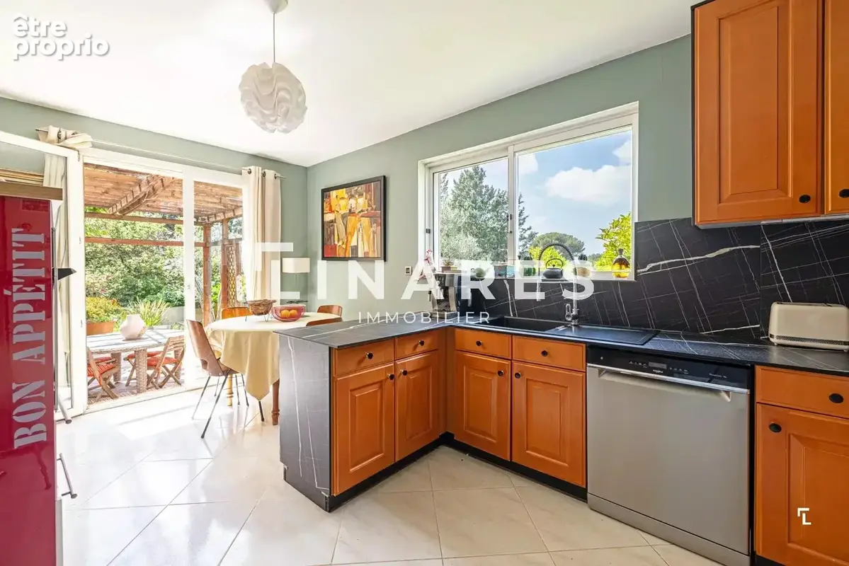SIGNATURE - Villa 265m² (Sous-sol aménagé 62m²) - Piscine - Garage 44m²  - Parcelle de 1163m² - 13011 Les Camoins - photo 15