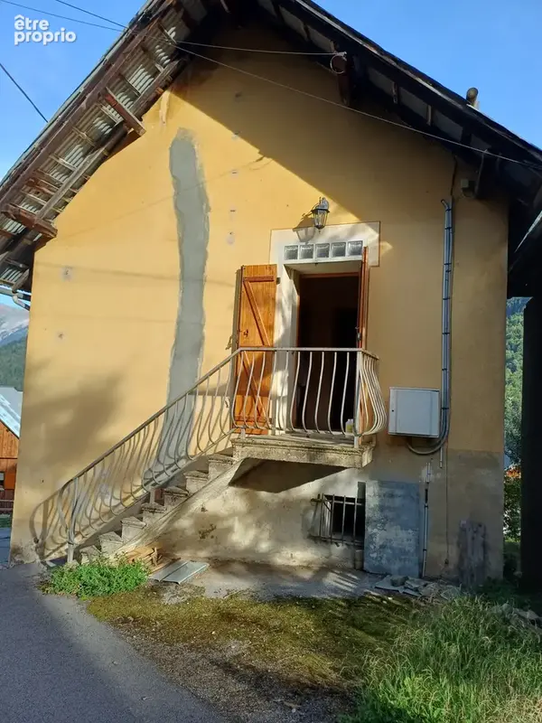 Maison à rénover 150 m2 hab sur 2 niveaux. Beau potentiel ! - photo 3
