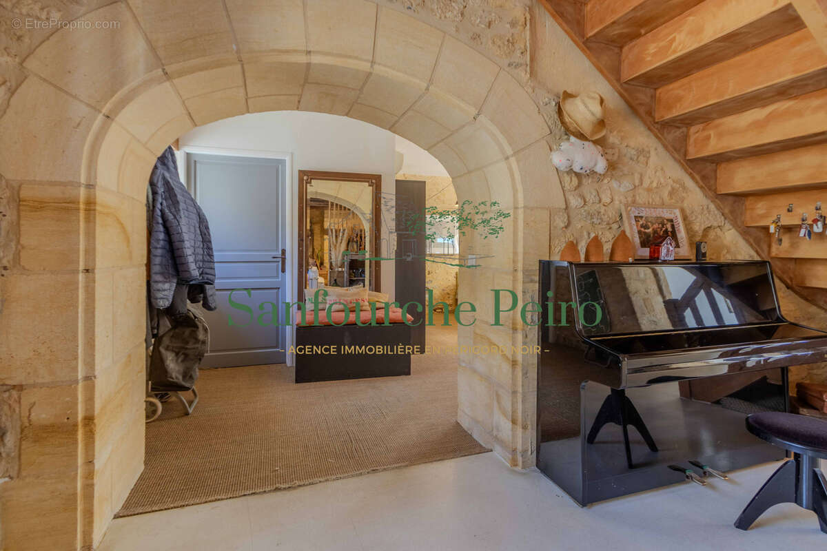 Au cœur de la Bastide de Domme - Vallée de la Dordogne - photo 6