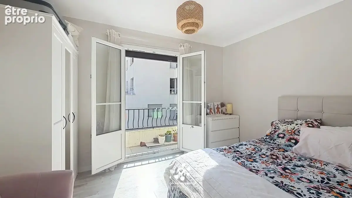 Saint-Roch – 3 pièces dernier étage traversant avec balcon filant et terrasse - photo 6