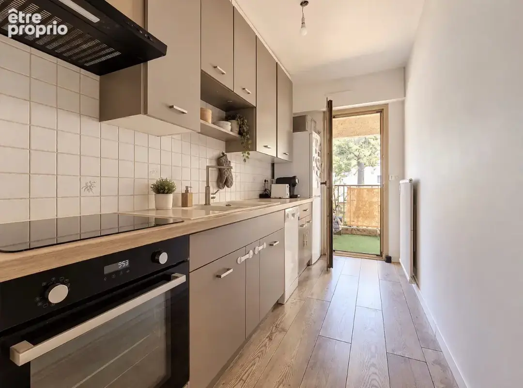 Vieux cannet rare ! t3 de 86 m2 sol refait dernier étage exterieurs garage cave 2673€/m2 - photo 5