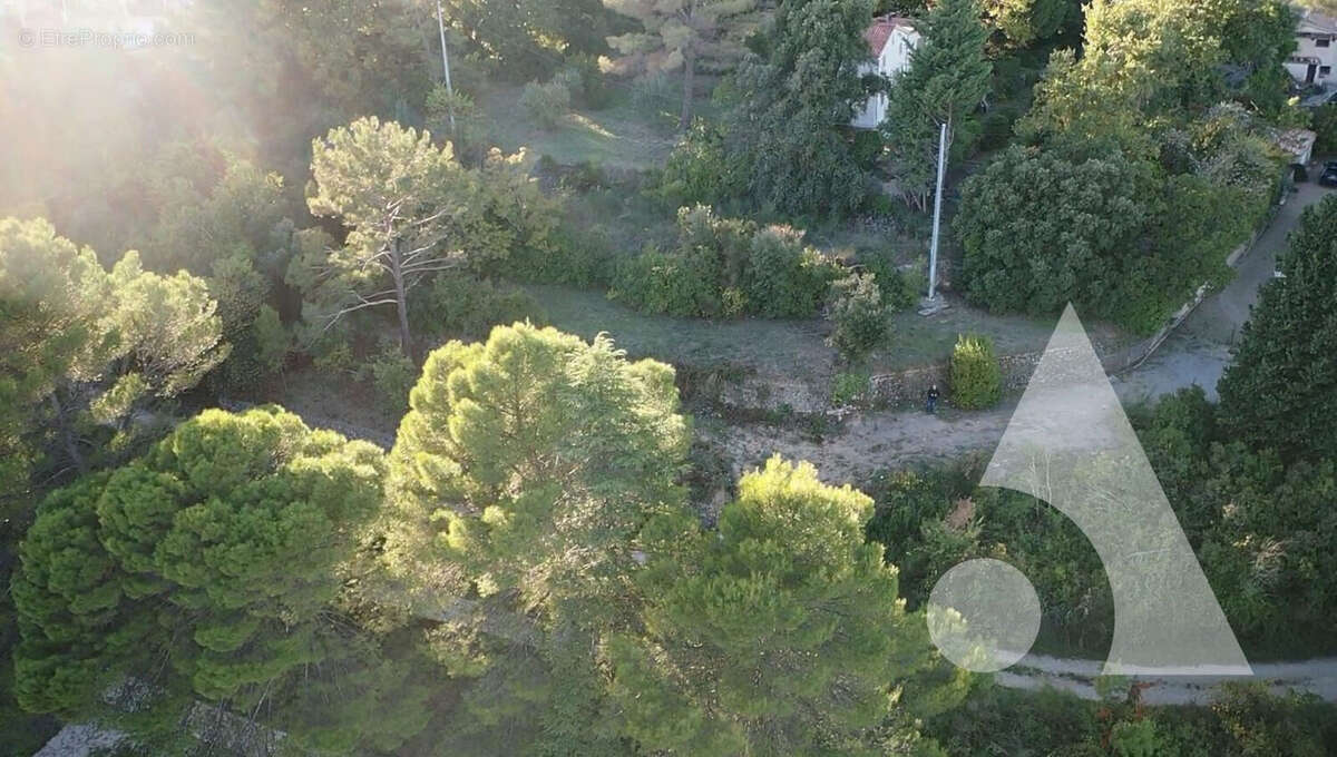 Terrain à DRAGUIGNAN