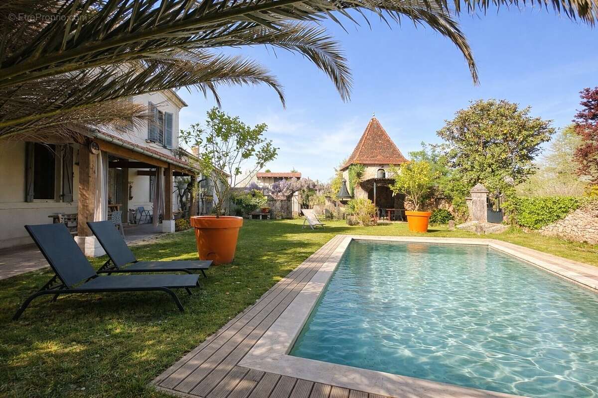 Maison bourgeoise du XVIIe siècle à vendre proche de Dax  Propriété de caractère avec dépendances, piscine et grand terrain - photo 2