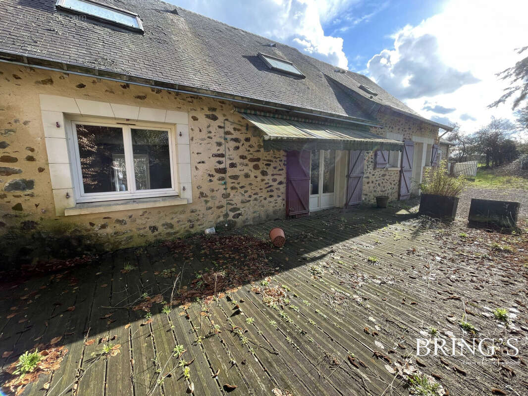 Maison à MESLAY-DU-MAINE