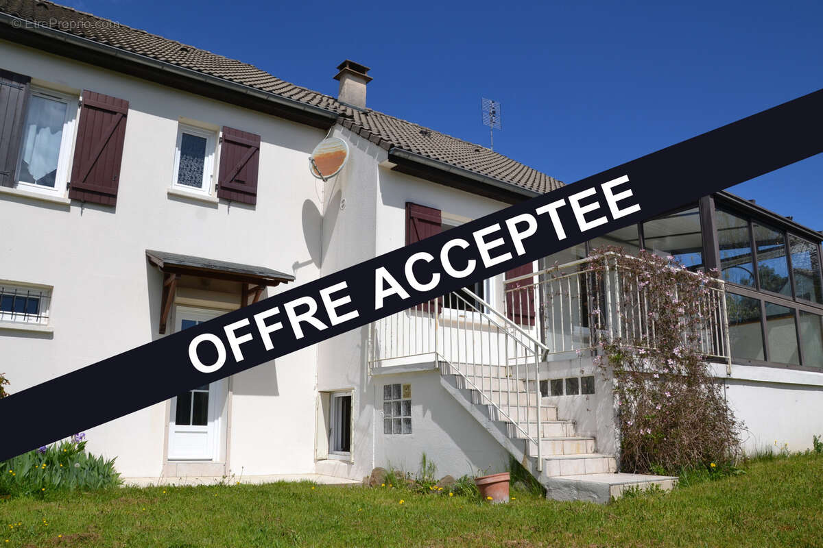 Maison à SAINT-SAUVES-D'AUVERGNE