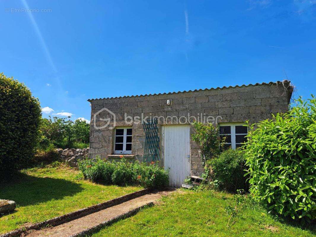 Maison à HUELGOAT