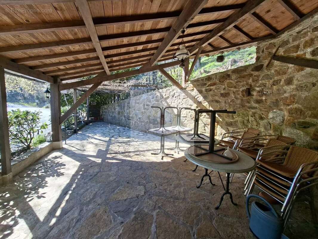 Maison à LE COLLET-DE-DEZE