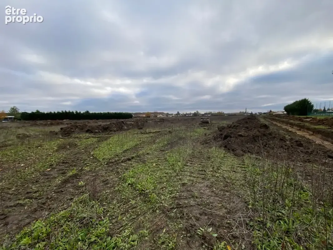 Terrain à SAINT-LYE-LA-FORET