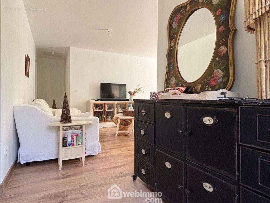 L&#039;entrée ouvre sur... - Maison à BERUGES