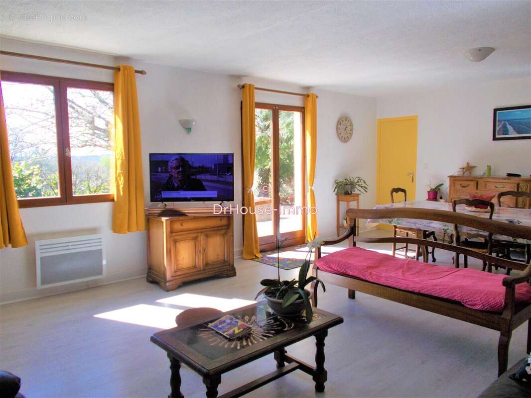 Maison à CREYSSENSAC-ET-PISSOT