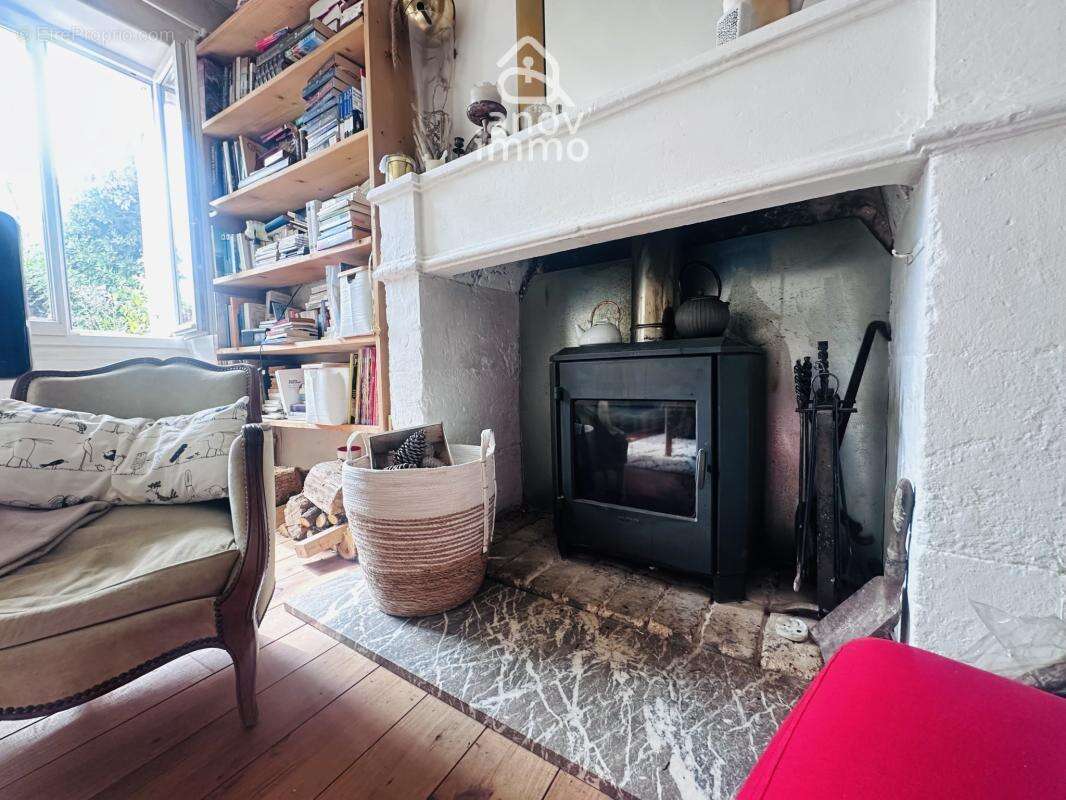 Maison de charme avec jardin intime, terrasse et atelier   E - photo 7