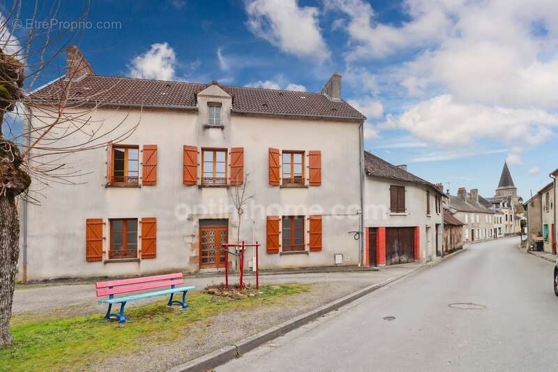 Maison à MAGNAC-LAVAL
