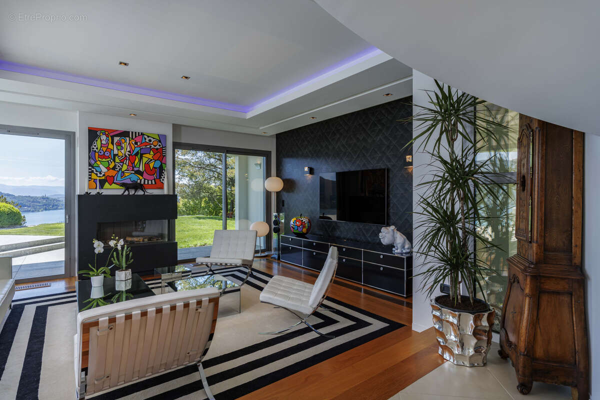 Villa d'exception dominant le lac - photo 32