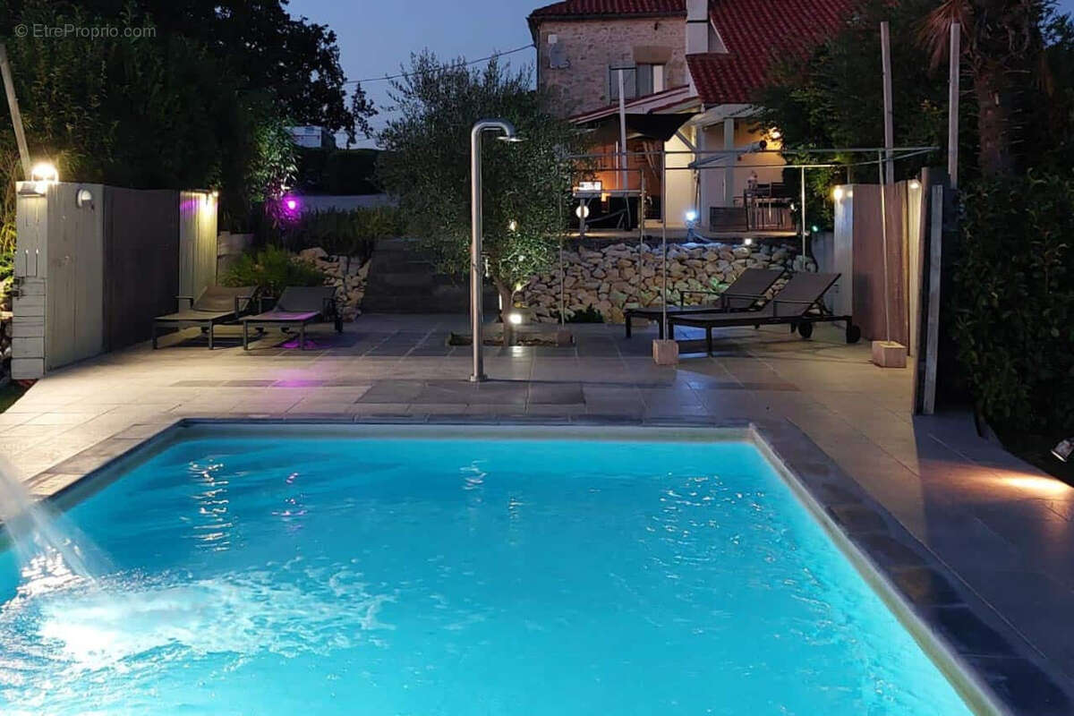 Country property with pool - photo 4