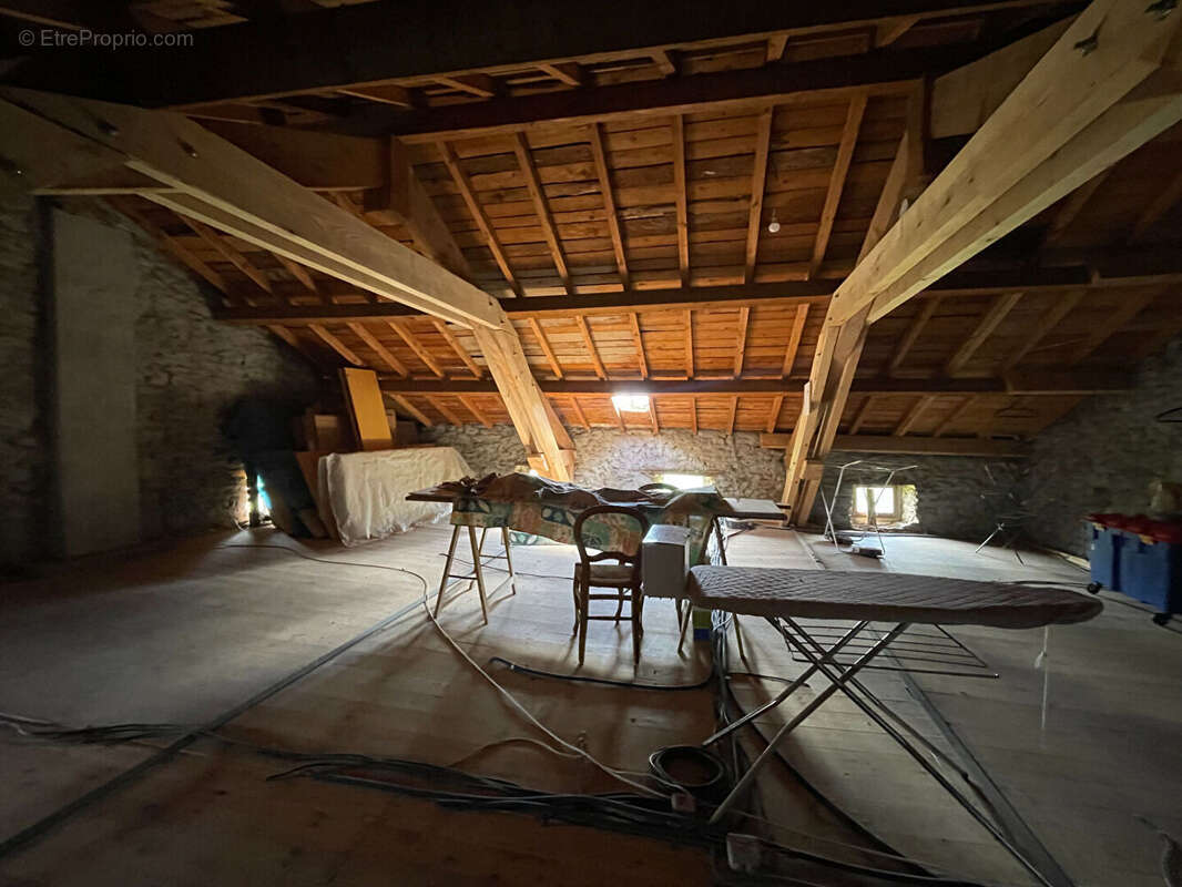 Maison à CHAMPAGNAC-LE-VIEUX