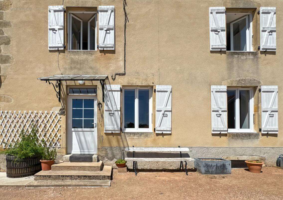 Maison à SAINT-LAURENT-EN-BRIONNAIS