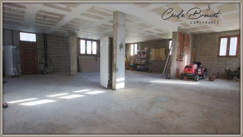 Villa 4 faces à vendre sur 1425 m2 de terrain avec garage et studio indépendant à REYNES (66) - photo 12
