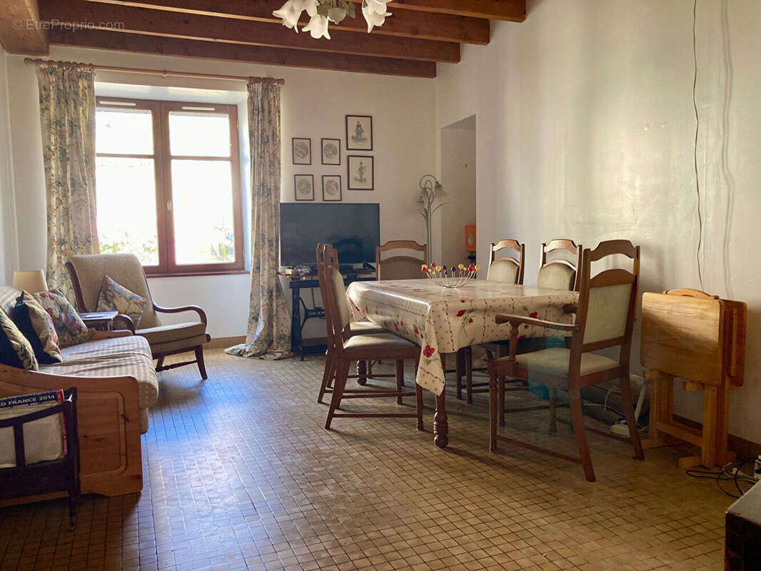 Maison à BREUIL-BARRET
