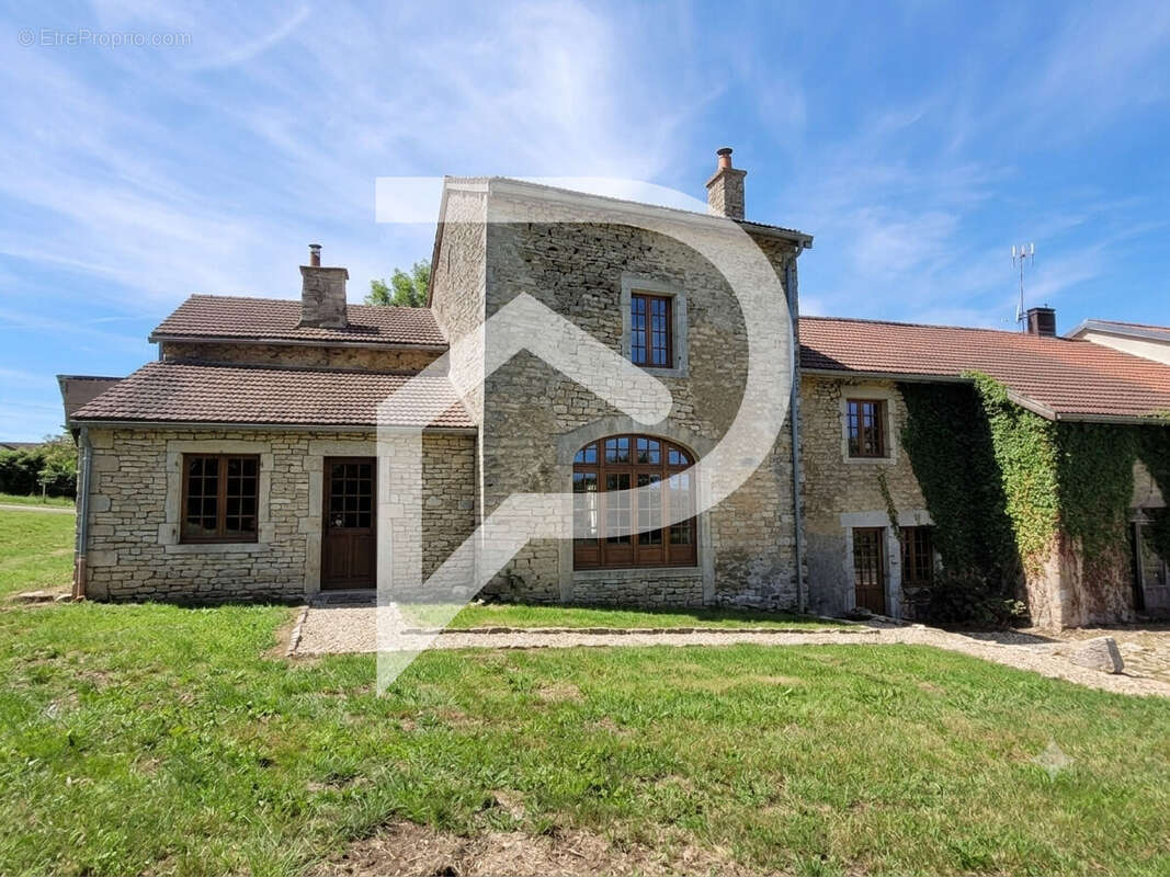 Maison à CLINCHAMP