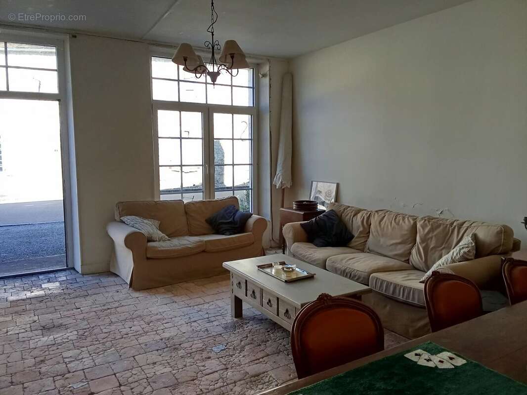 Maison à LUSSAC-LES-EGLISES