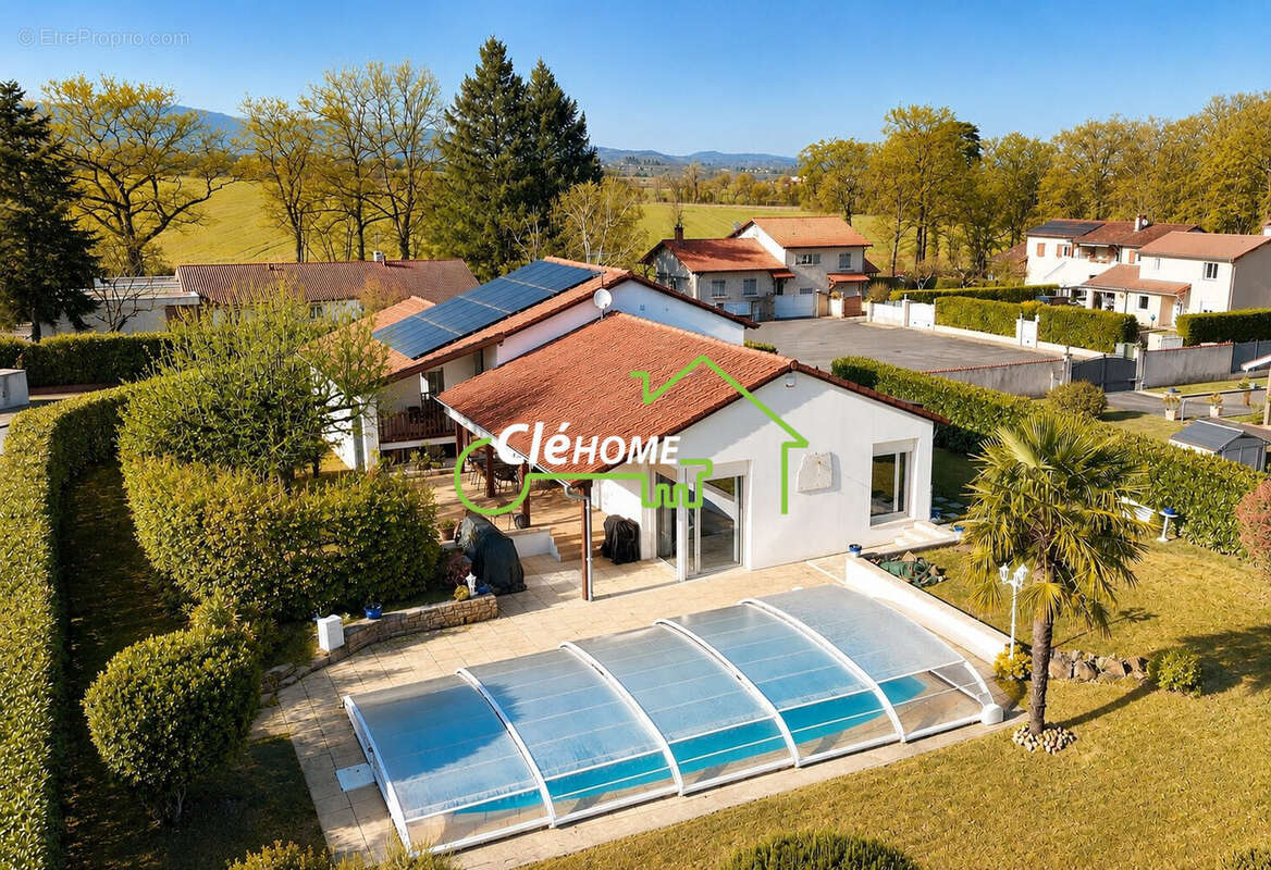 Maison 154 m² à Charentay  - photo 3