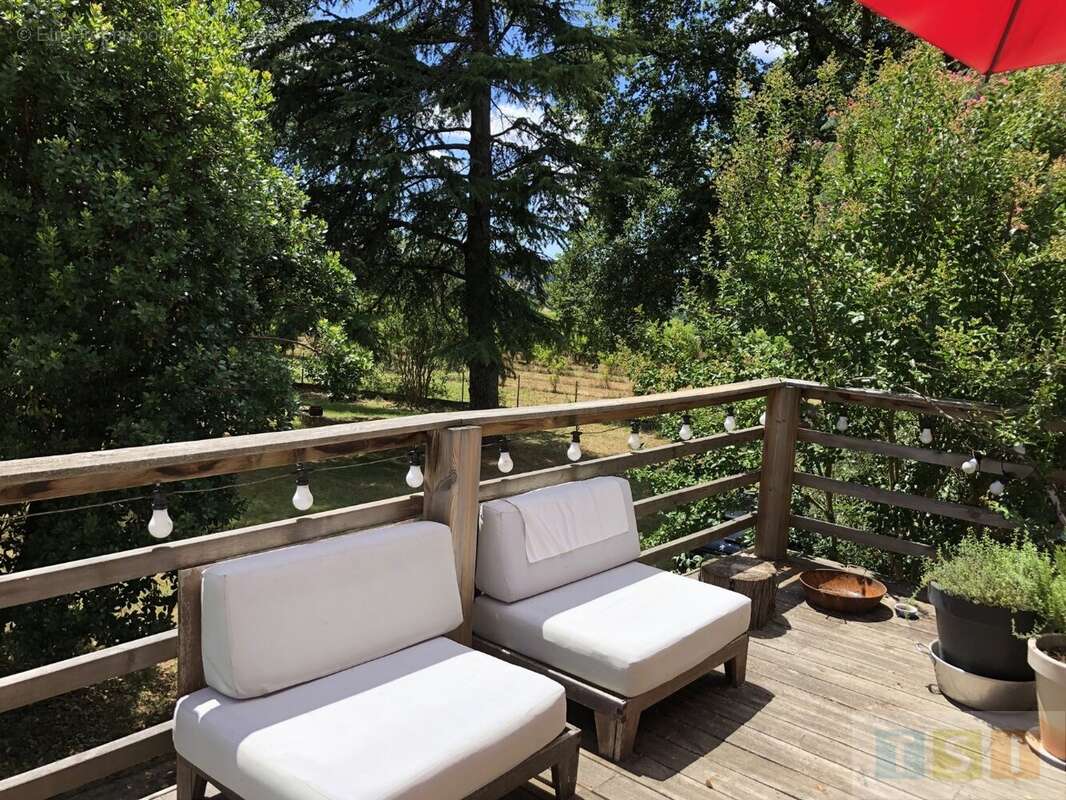 Grande maison rénovée dans un magnifique parc arboré - photo 5