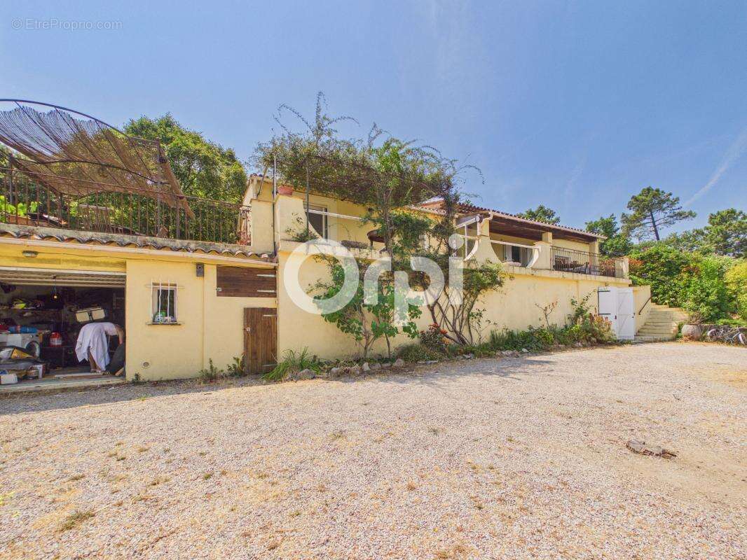 Villa individuelle renovee – vue panoramique - calme absolu - belles prestations - piscine / bassin poissons - jardin - photo 26