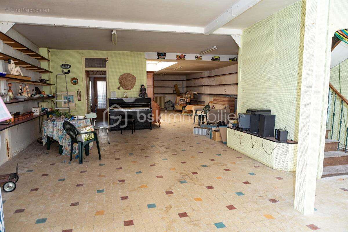 IMMEUBLE / MAISON A RENOVER - possibilité de créer des appartements à louer! - photo 2