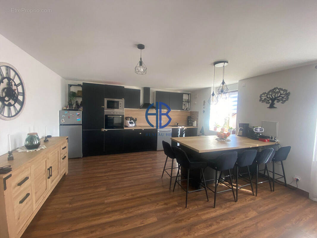 Appartement à MORESTEL