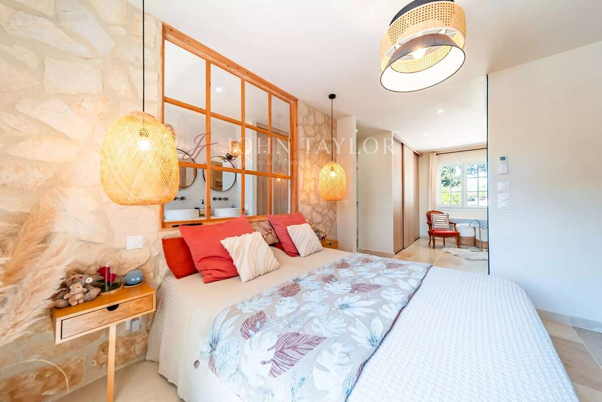 À vendre – Villa de plain-pied avec dépendances et piscine – Mouriès, à proximité de Maussane-les-Alpilles - photo 11