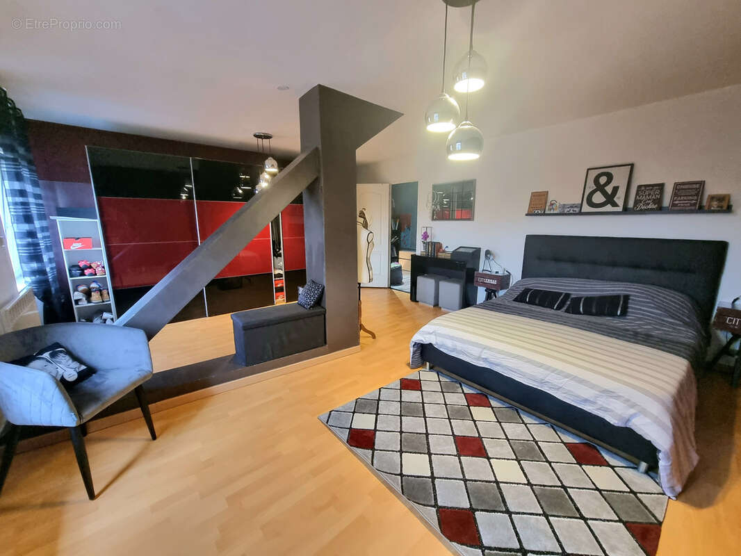 Maison à VIC-SUR-SEILLE